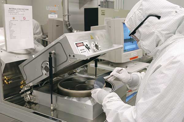 簡(jiǎn)述半導(dǎo)體行業(yè)的三種運(yùn)營(yíng)模式(圖2) 1-210Z116000S91.jpg