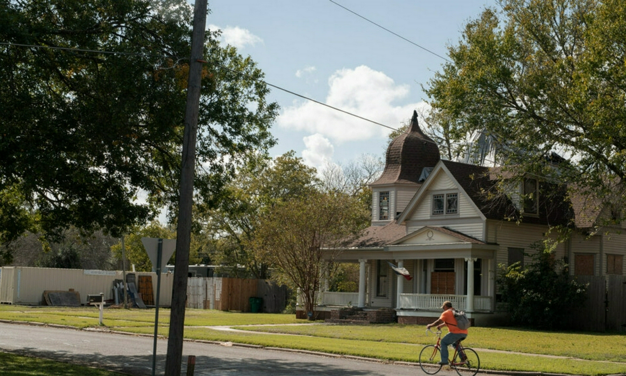 5-2111231031392H.jpeg 5-2111231031392H.jpeg